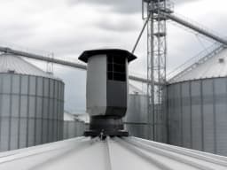Sistema de control de aves y plagas en instalaciones de granos