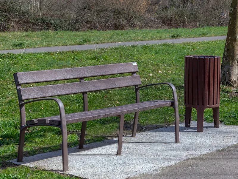 Banco y papelera EcoCity de plástico reciclado