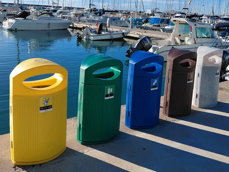 Papeleras selectivas Ibiza Fábregas en puerto deportivo