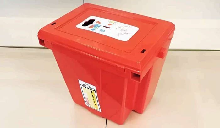 Papelera selectiva roja de 20 litros para pilas usadas